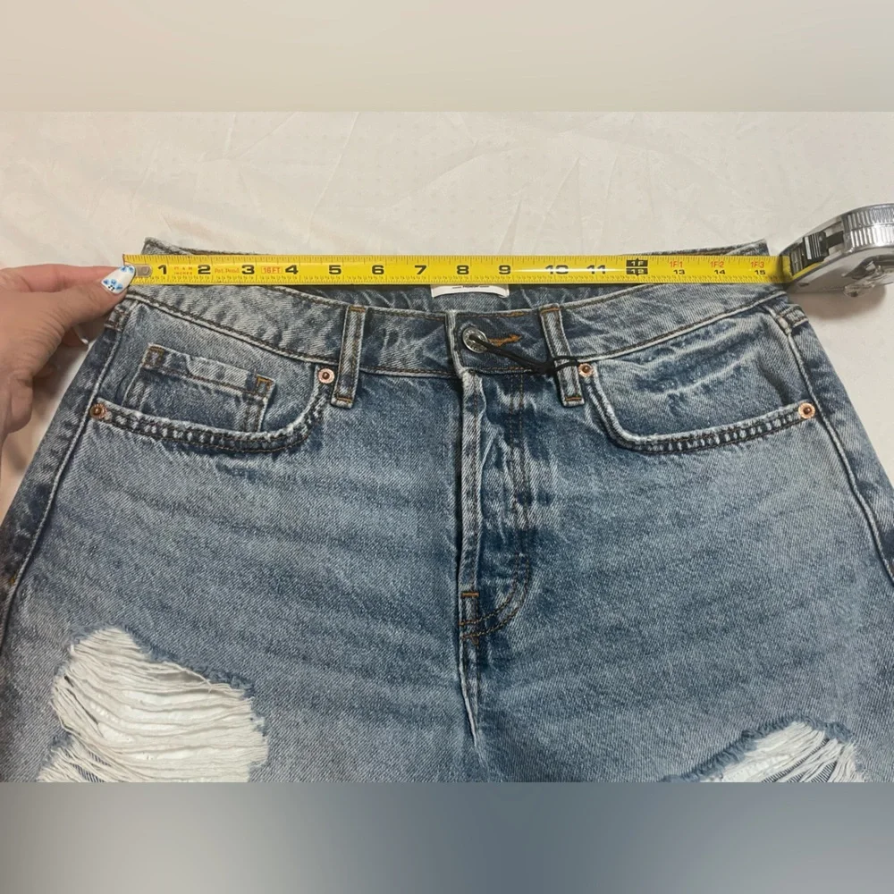 Forever 21 women's Blue Distressed Jean Shorts, size 26, New with out tags